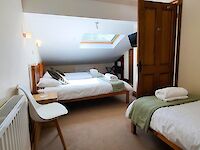 The Granary triple room with ensuite shower room - wall mounted TV