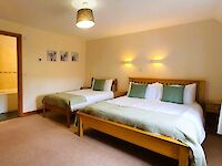 King bedroom and single with ensuite bathroom in Dorset